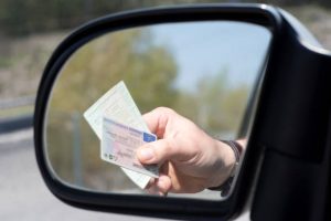 Read more about the article Führerschein kaufen legal: Die Wahrheit über die vermeintlichen Angebote und warum der legale Weg besser ist
