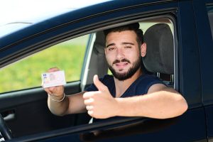 Read more about the article Illegal Führerschein kaufen: Risiken, Konsequenzen und der richtige Weg zur Fahrerlaubnis