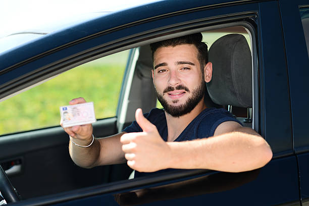 You are currently viewing Illegal Führerschein kaufen: Risiken, Konsequenzen und der richtige Weg zur Fahrerlaubnis
