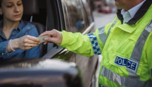 Read more about the article Führerschein Illegal Kaufen: Risiken, Konsequenzen und legale Alternativen